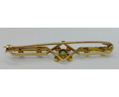 A 15ct gold, citrine and pearl brooch, 3.3g