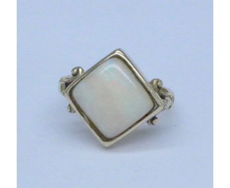 A 9ct gold and opal ring, 4g, K