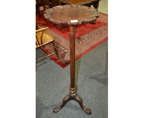 A Edwardian mahogany torchere, with a turned and reeded pedestal over a tripod base terminating in claw feet, height 111cm