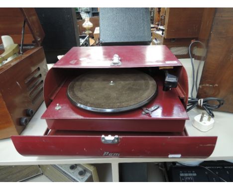 A vintage tin plate gramophone (sold as untested collectors item)