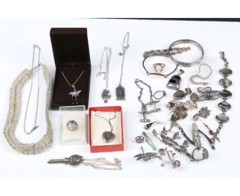 A collection of vintage fully hallmarked sterling silver and contemporary 925 silver jewellery,