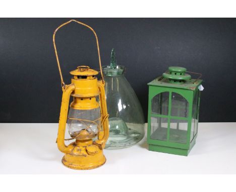 Quantity of mixed collectables including 2 x lantern lamps (1 x square green example and 1 x yellow example) and glass wasp t
