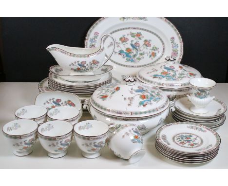 Quantity of Wedgwood 'Kutani Crane' pattern part dinner and tea set to include tureens, serving platter, cups and saucers, pl