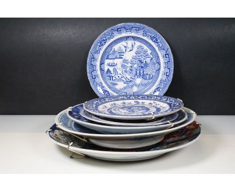 19th/ early 20th century group of Oriental plates to include large Imari pattern charger, 40cm diameter together with a bird 