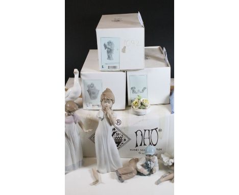 Collection of boxed and unboxed Nao ceramic figurines to include seven boxed examples featuring 01108 Camison Mimosa, 01263 C