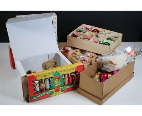 Selection of assorted vintage 20th century Christmas decorations to include Mason &amp; Church mini Christmas crackers, bell 