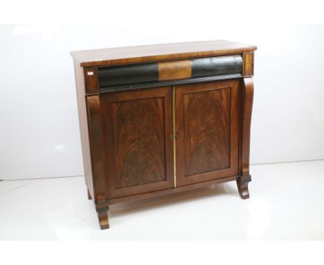 Victorian mahogany two door chiffonier with upper drawer, H 88cm, W 92cm, D 39cm