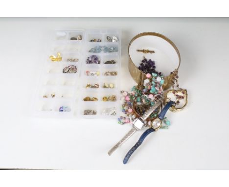 A small collection of mixed costume jewellery to include a vintage 15ct gold brooch. 
