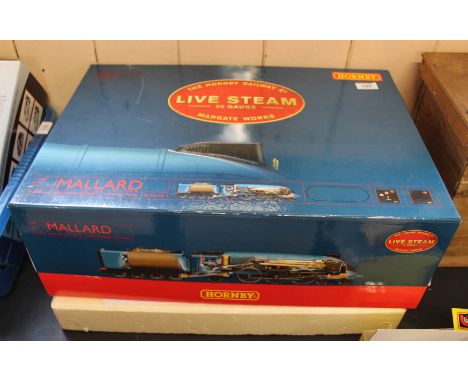 A boxed Hornby Railways part live steam set including electric Flying Scotsman loco (replacing original item)