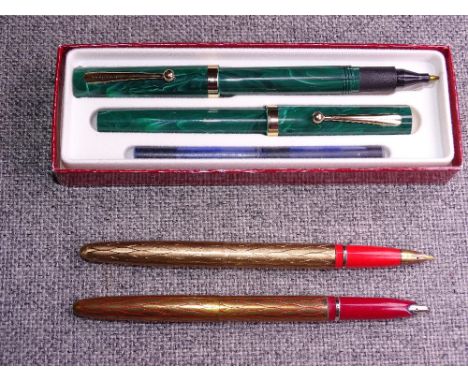 MODERN GREEN MARBLE SHEAFFER NONONSENSE FOUNTAIN PEN &amp; BALLPOINT PEN SET with gold plated trim &amp; medium nib in origin