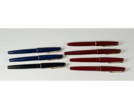 SEVEN VINTAGE PARKER 17 FOUNTAIN PENS one black, two blue, four red, all with gold trim also one red 1960s transitional Parke