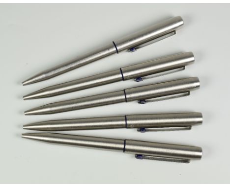 FIVE VINTAGE STAINLESS STEEL PARKER 25 BALLPOINT PENS with blue trim