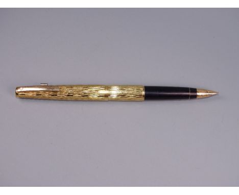 VINTAGE GOLD PLATED LADY SHEAFFER 921 FOUNTAIN PEN in a Chevron or Flamme pattern &amp; fitted with a 14ct Triumph nib