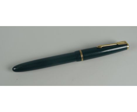 A VINTAGE GREEN PARKER SLIMFOLD FOUNTAIN PEN with original 14ct nib, in original box