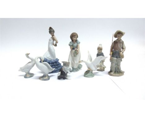 SIX ASSORTED LLADRO FIGURES  including three geese figures, and two Nao figures