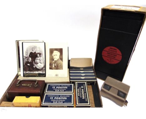 ASSORTED COLLECTABLES  comprising a mechanical chromotrope magic lantern slide; a Sterolist hand-held stereo viewer and cards
