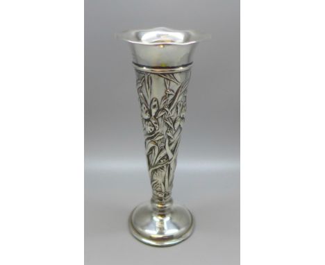 A silver Art Nouveau vase, London 1902, William Comyns, weighted base, 130g 