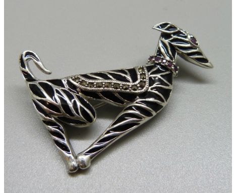 An Art Deco silver dog brooch, 9.6g 
