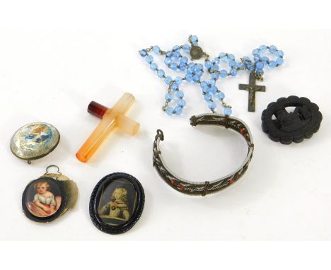 Various jewellery and effects, a mid 20thC portrait miniature porcelain plaque, of oval form inset with a child, 3cm high, ba