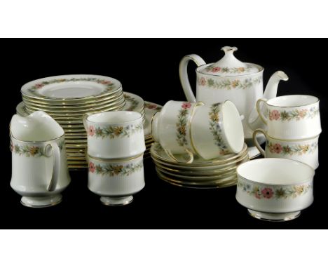 A Paragon Belinda pattern part tea and dinner service, to include six plates, teapot, etc.