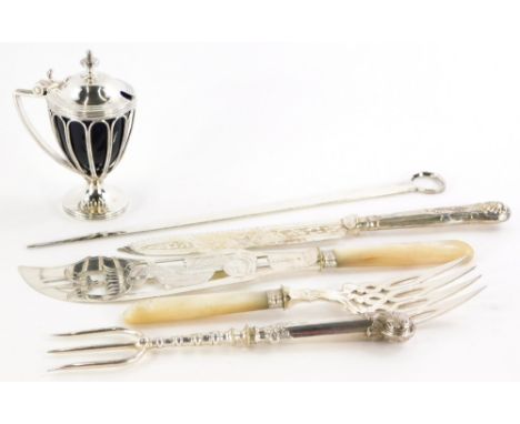 A collection of silver and silver plate, to include a part fish server with silver plated blade, and mother of pearl handle, 