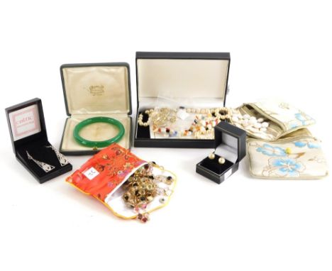 A quantity of modern costume jewellery and effects, to include a Joy Mangano faux pearl necklace, a pair of Celtic silver pla