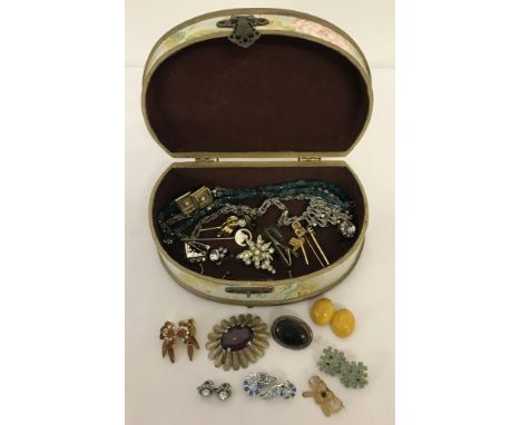 A vintage style jewellery box containing a small quantity of vintage costume jewellery. To include: diamante set clip on earr