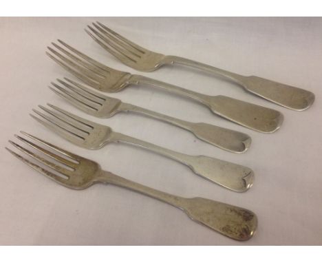 5 George IV Irish silver forks in fiddle design with arm and dagger motif to handles. All hallmarked Edward Twycross, Dublin 