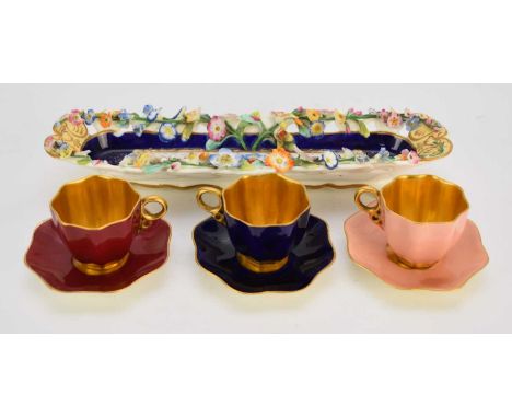 A Samuel Alcock pen tray, circa 1830, the reticulated rim encrusted with flowers, interior painted with flowers, unmarked, 28