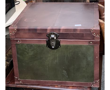 A vinyl storage trunk, 56x41cm 