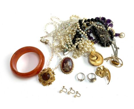 A mixed lot of jewellery to include three 9ct gold and pearl screw back earrings, total weight approx. 2.5g; a silver ring si