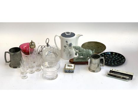 A mixed lot to include a Susie Cooper 'Glen Mist' coffee pot, 2 Parker pens, plated toast rack, Dartington glass vase, Wedgwo