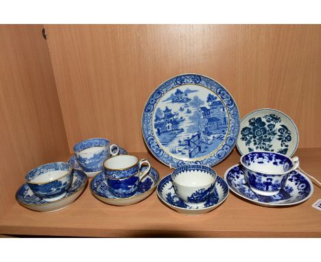 A SMALL COLLECTION OF LATE 18TH AND 19TH CENTURY BLUE AND WHITE TRANSFER PRINTED PORCLEAIN, including a Worcester Three Flowe