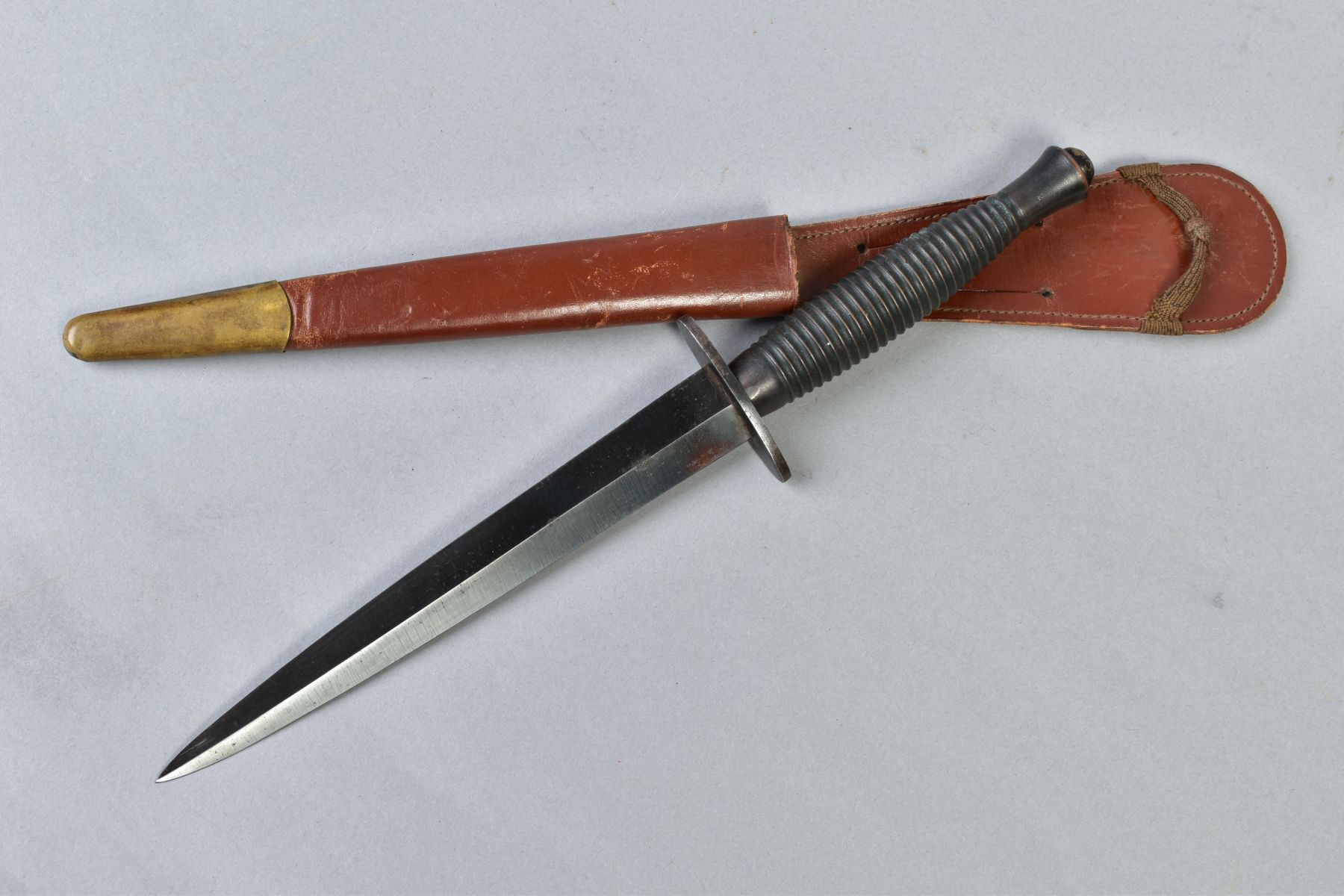 A WWII ERA 'FAIRBURNSYKES' COMMANDO/SPECIAL FORCES DAGGER, this