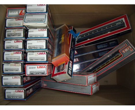 Twenty two Lima and one Hornby Railways boxed Intercity passenger carriages (23)