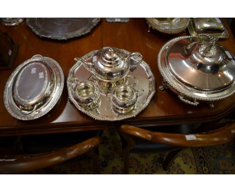 A FINE CIRCULAR SILVER TWO-HANDLED SERVING DISH, with hot water cavity and gadroon edge, with two bead handles, surmounted wi