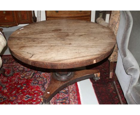 AN EARLY VICTORIAN CIRCULAR ROSEWOOD BREAKFAST TABLE, on an octagonal baluster shaped stem, with  tripod base and bun feet, 4