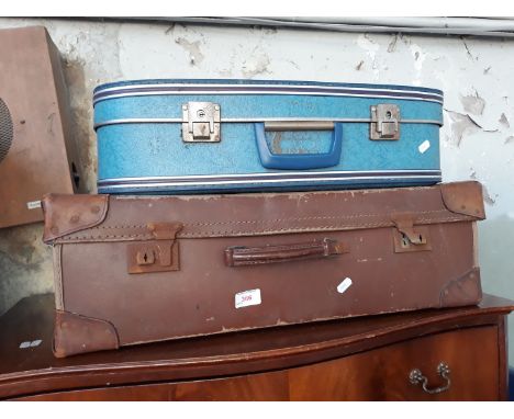 2 vintage cases 