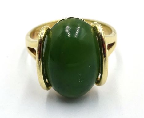 14ct gold oval cabochon jade ring, stamped 585 Condition Report & Further Details Approx 5.8gm, size OClick here for further 