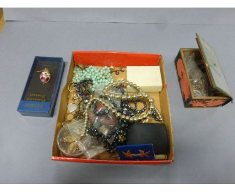 Box of mixed vintage costume jewellery to include a jade bead necklace