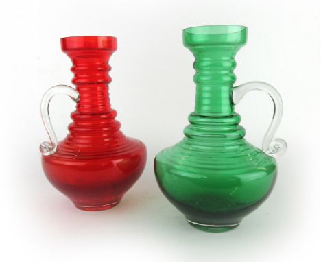 Tamara Aladin for Riihimaki, a pair of 'Kleopatra' jugs in ruby red and emerald green, h. 25 cm each