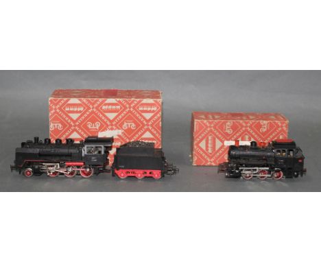Two Marklin HO scale steam locomotives, one with tender, comprising a 3000 steam locomotive and a 3003 steam locomotive and t
