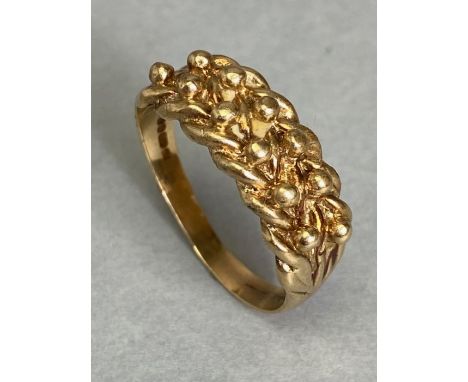 9ct Gold ring with woven design approx size V and 6.4g