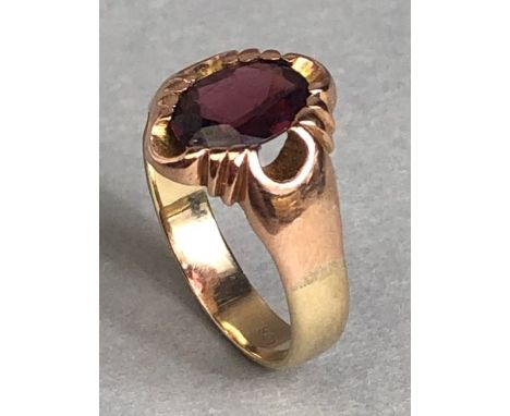 9ct Gold ring set with a faceted garnet stone size 'L' and approx 2.8g