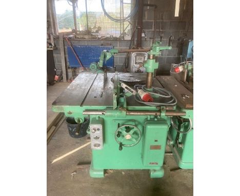 A Wadkin Bursgreen saw bench CONDITION REPORT: This lot is located externally to the saleroom in postcode are NE28. The succe