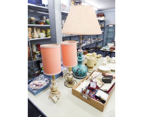 A TURQUOISE LAMP WITH SILK SHADE AND A PAIR OF ONYX EXAMPLES  (3) 