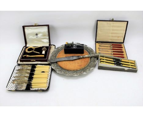 An assortment of silver plate and other items. To include gilt metal bottle opening set in fitted Asprey box, cased fish kniv