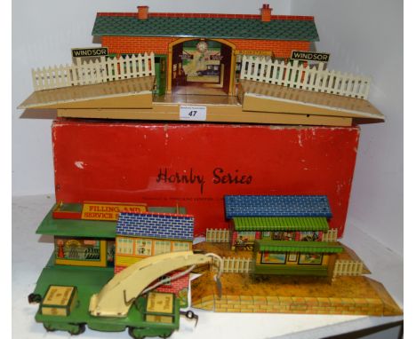 Hornby Series 0 Gauge Railway Station No.2, Windsor, boxed; other tinplate  buildings including Signal Box, Filling and Servi