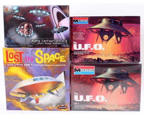 A collection of Lost in Space and UFO related boxed plastic kits to include a Pegasus Hobbies Alfacentury UFOs short range so