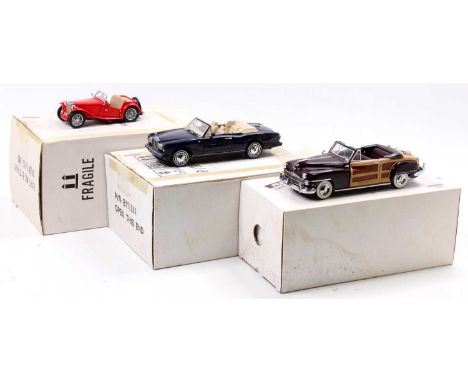 A collection of three various 1/24 scale Franklin Mint modern release diecasts to include a 1948 Chrysler Town &amp; Country,